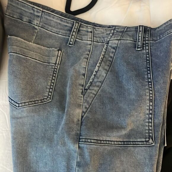 Joe's Jeans The French Terry Denim Joggers in Rain | size 30 - Picture 8 of 8